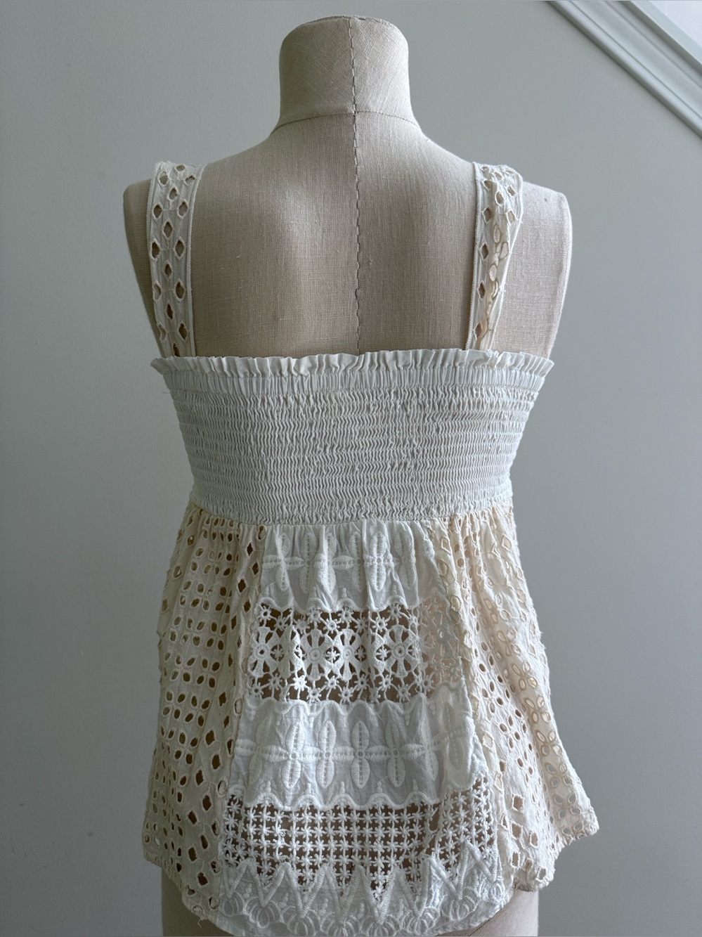 Anthropologie Ivory Smocked Peplum Tank XS Eyelet Lace Texture Details L👀K - Picture 8 of 13